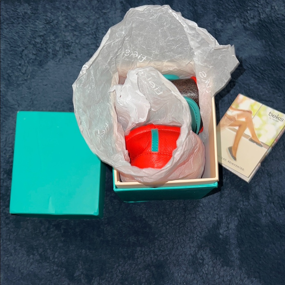Tieks Poppy never worn  nib  size 10
